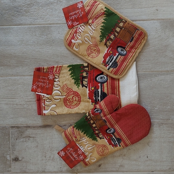 Christmas Tree Shops Other - Christmas Potholder, Oven Mitt & Dish Towel